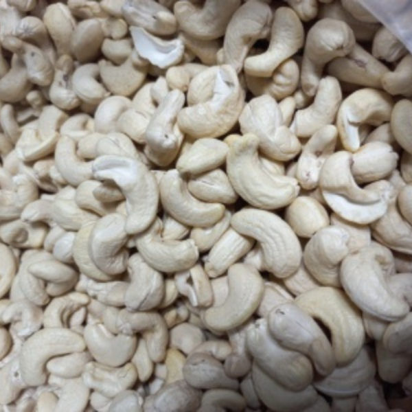 Natural Cashew Nuts (Kaju) (100% Natural,  Chemical Free)